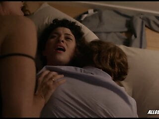 Amy Landecker en Alia Shawkat in transparant - s04e10