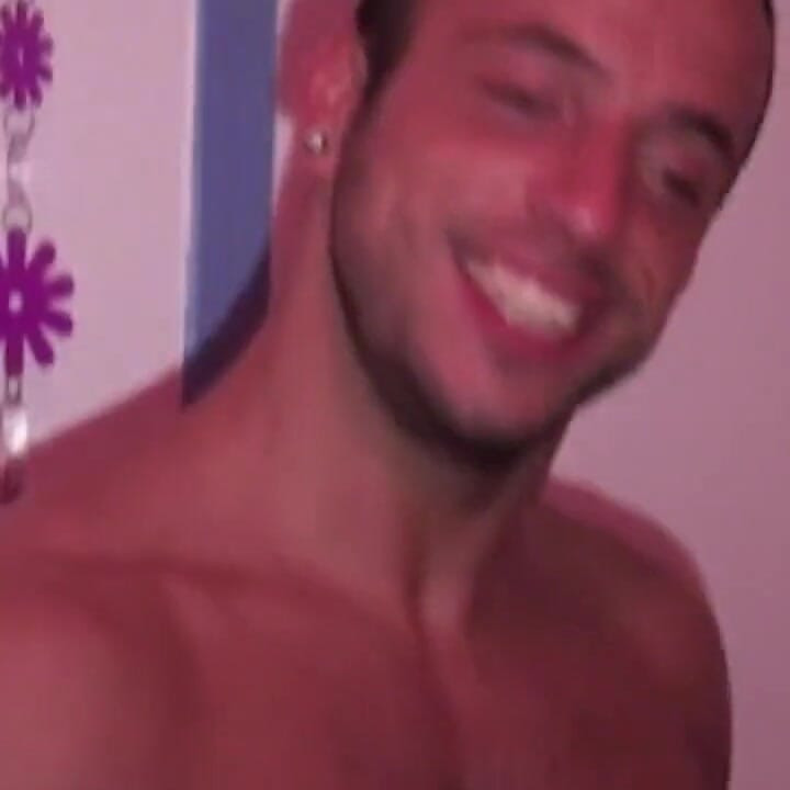 Ébano twink follada por la pornstrar Stany Falcone en traje y clase