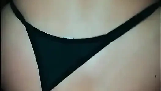 Er zog seinen 20cm schwanz aus meinem arsch und kam mir auf den rücken.