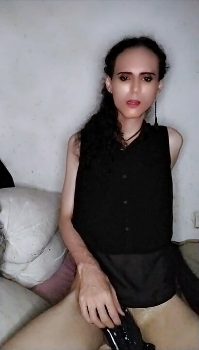 Tôi rất nghịch ngợm khi ở nhà một mình.