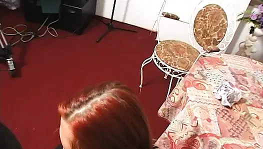 Si rambut merah yang luar biasa menyepong kontol