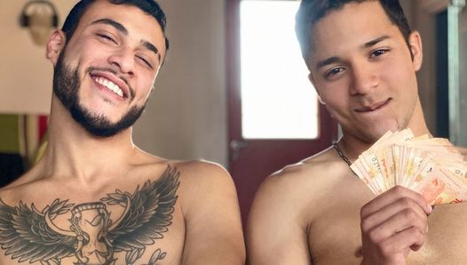 Zwei heiße junge Latino-Twink-Jungs, Jesus & Gus, ficken für Geld