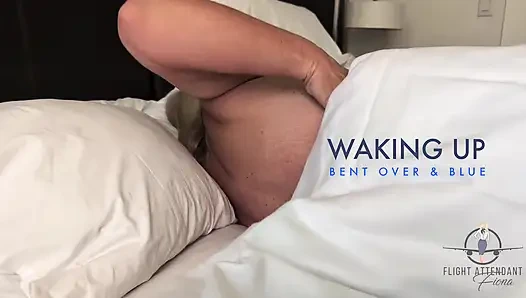 Проснулся, чувствуя возбуждение в этих шелковых мягких синих трусиках