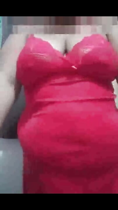 Come and see me taking off my lingerie and putting on my sexy nightgown a chubby delight with big curves