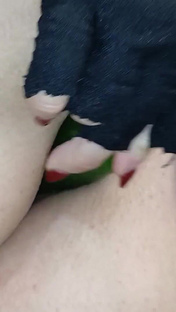 Perzijska MILF super vruća masturbacija s ogromnim krastavcem | Isječak 2