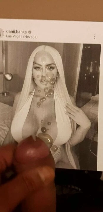 Sexy Blond gets load sperm cumtribute