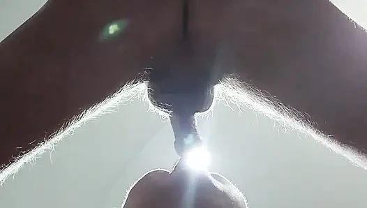 Сосу хуй и получаю полный рот моей спермы