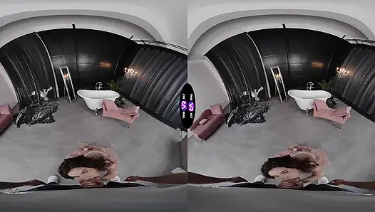 Die geile simona purr macht aus badezimmer-warteschlangen-streit ein leidenschaftliches sexspiel - teenMegaWorld