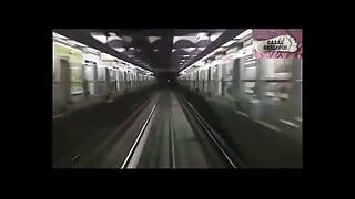 Den u-bahn-maschinenfahrer lutschen