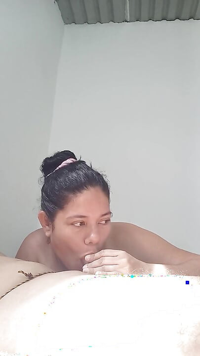 Prekrasna djevojka koja puši kurac