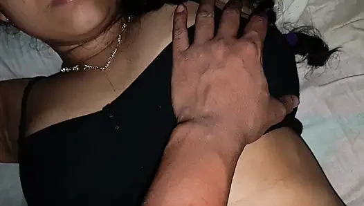 Kakak ipar desa Bengali yang lagi sange meneleponku malam-malam jam 1 pagi di kamarnya dan ngentot semalaman sama kakak ipar india.