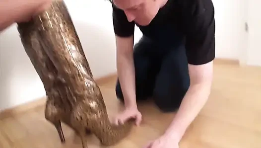 Sexy polished toe nails for sucking