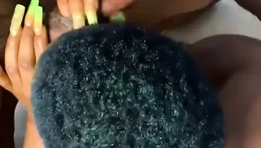 Aku bisa meyakinkan pacarku dengan nyepong kontol pacarku, sementara dia minta dientot gaya doggy.