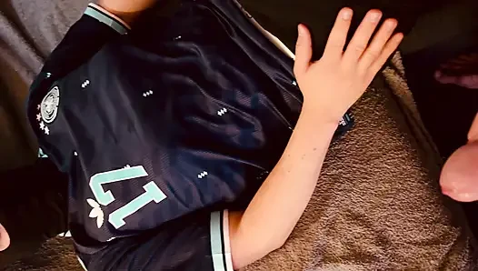 Twink 18+ futbol çocuğuyla sikişiyor ve anal seks yapıyor