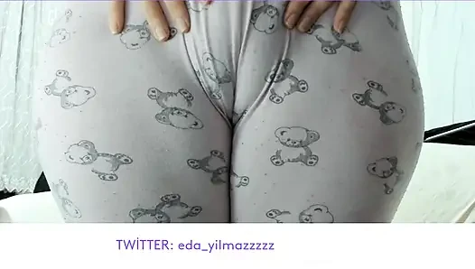 CAMELTOE- MASTURBATE WITH PAJAMAS- RUBBING PUSSY WITH PAJAMAS