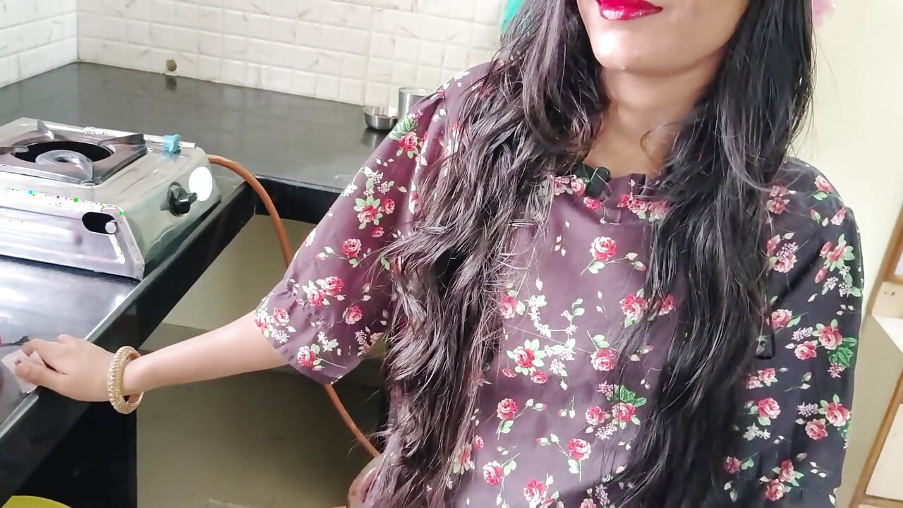Mucama india atrapada por propietario y seducida