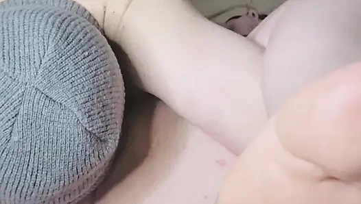 Новая немецкая толстушка xMaskedMomwifex делает ногами, лижет и пальцами для этого