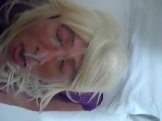 Tranny Cindy Will takes a load of cum on her face