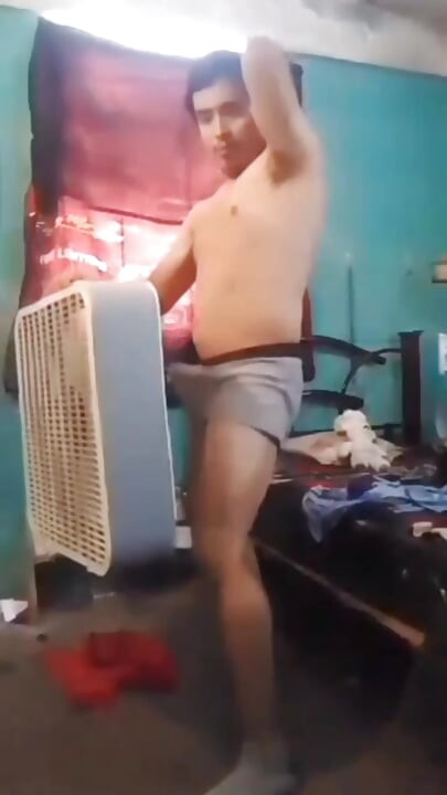 Jésus dans un boxeur touche son pénis, compilation n° 4
