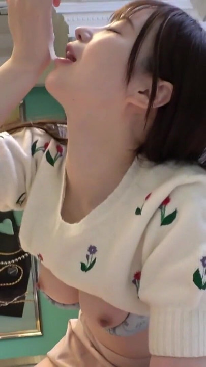 너무 귀엽다! 그녀는 도발적이고 매혹적인, 그러나 놀랍게도 순진했다! 아이돌 수준의 미녀 Yui와 매혹적인 보호받지 못하는 섹스 | 클립 2