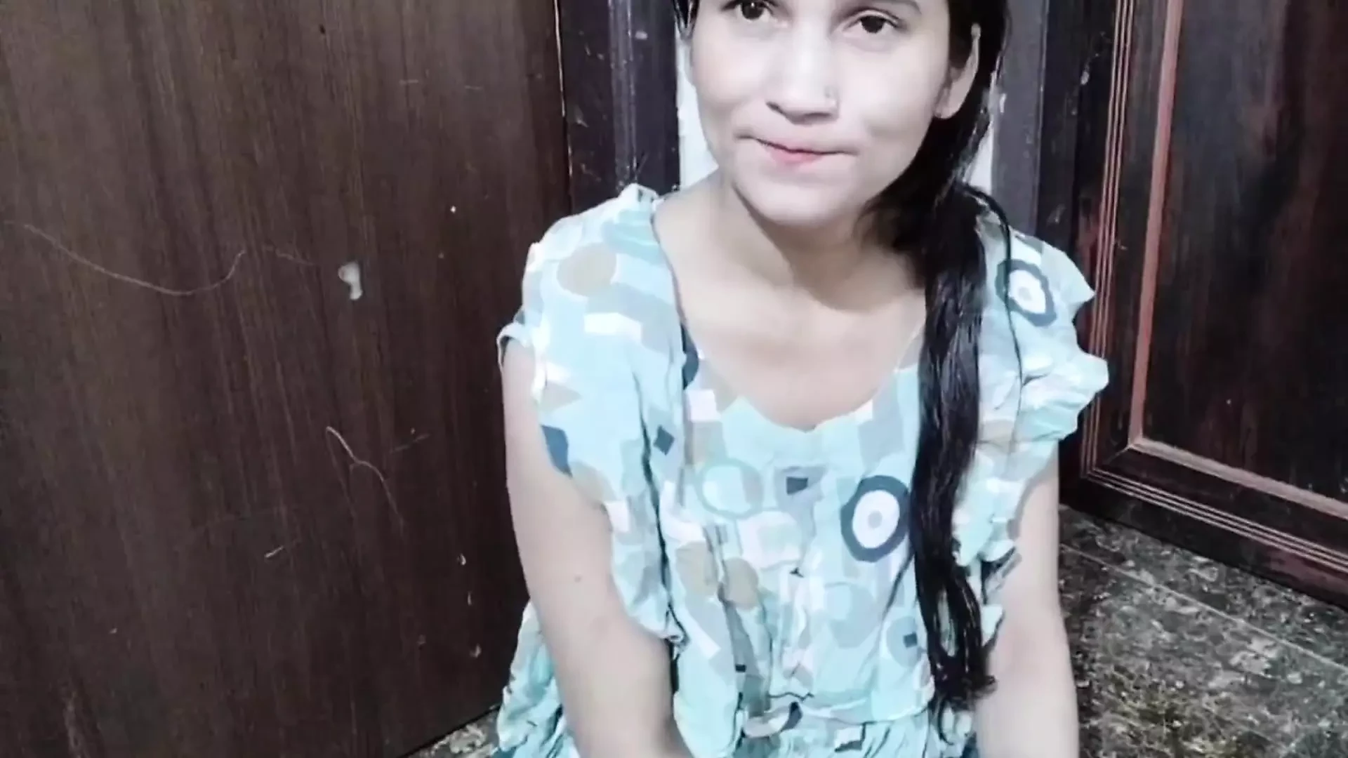 Teen age college girl ko paise dekar jabar dasti pela