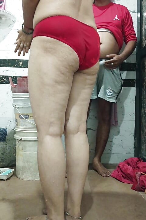 Indiancă Priya Bhabi , spectacol cu fundul mare, pictând