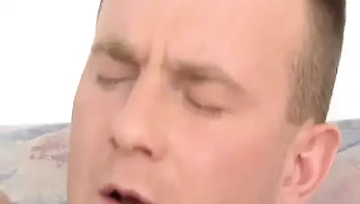 Cewek semok italia di-anal habis-habisan sampai mengerang keenakan