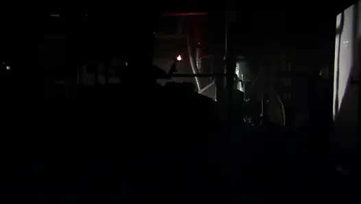 Büyük memeli bebek minibüste sikiliyor