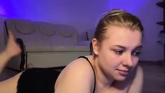 Bbw jucielussie sutting on cam and sucking dildo