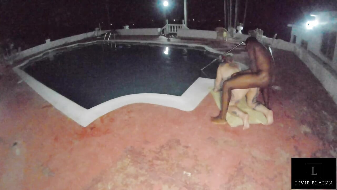 캠에서 잡힌 - 호텔 주인이 우리를 따먹어 촬영