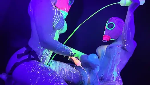 Neon rave lagi asik muasin memeknya pakai dildo favoritnya