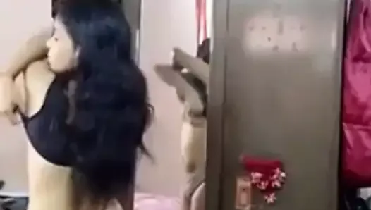 Selfie sypialnia rozbiera się migające nagie dziewczyny indyjskie