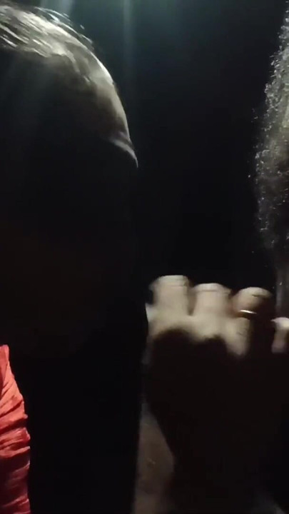 Ateşli köylü evli kadın açık havada erkek arkadaşını sikiyor | Klip 1