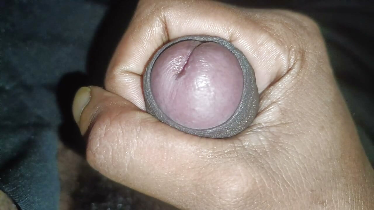 少年男孩晚上打飞机射精