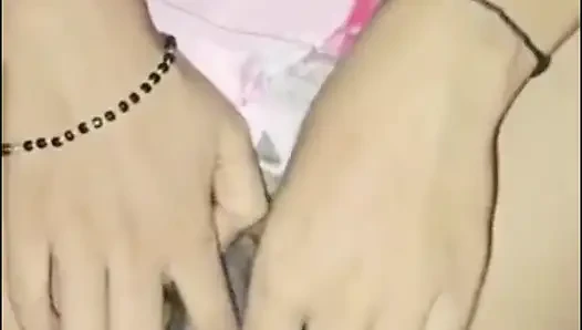 18+ Hintli kız ilk kez orgasam'ı parmaklıyor ve sert seks desi köylü yenge