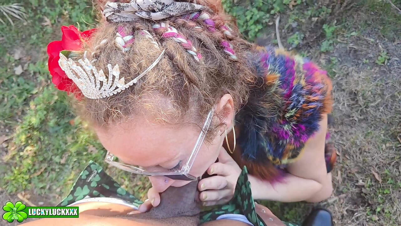 Τυχερό κορίτσι Anastasia - Πικάντικη Ουκρανή γαμιέται στο πάρκινγκ