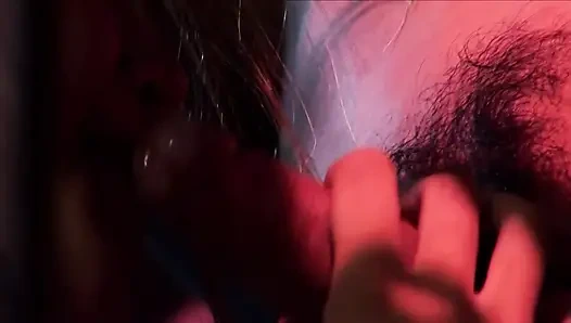 Vahşi Asyalı kızlar zar zor sikilmeyi seviyor