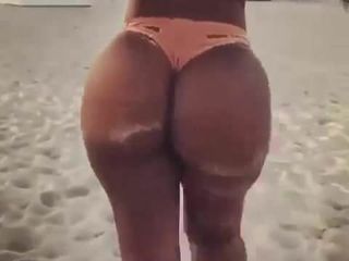 Big Booty Ebony Babe At The Beach