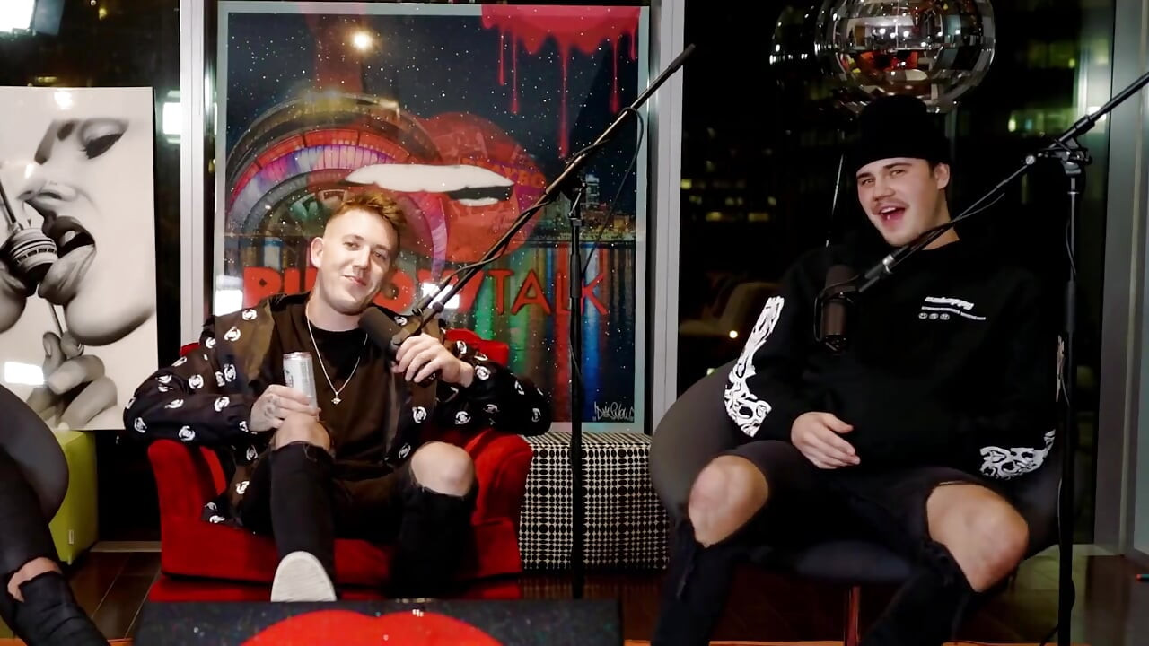 Brad Sousa îl întreabă pe Jake Paul cum gustă D* ck!! (Tana Mongeau Drama)