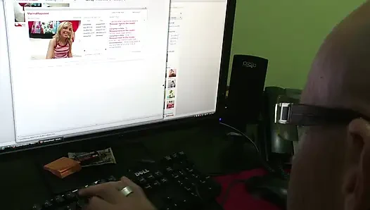 Yüksek topuklu sarışın piliç kaslı adamın yarağını tatmin ediyor