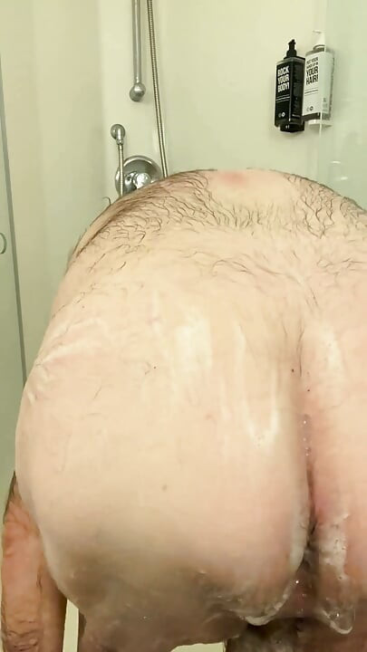 Coach Karl Soaps His Butt 7222