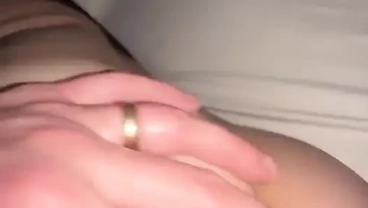 Evli kadın yetişkin mağazasında sikiliyor, yol kafası ve daha fazla seks