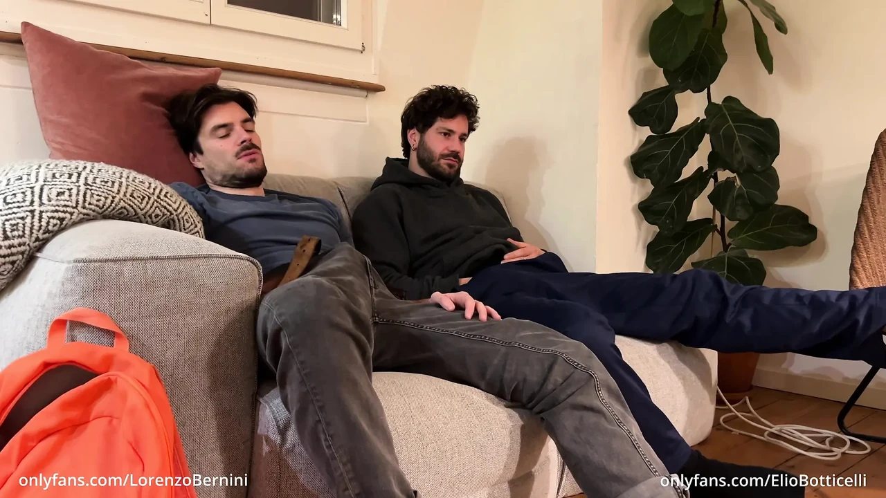 My straight friend and me jerk eachother off for the first time
