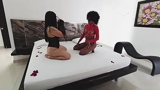 FIRST PART THREESOME WITH MY FRIEND .. First time with my friend I get nervous but I have a great time I love it