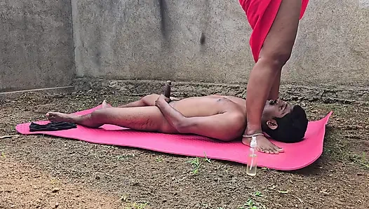 Tante seksi india nyepong dan ngentot kontol besar bosnya sendiri dengan kontol besar sambil bersih-bersih