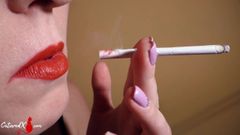 Wanita cantik merokok, ayam blowjob dan cum di wajah