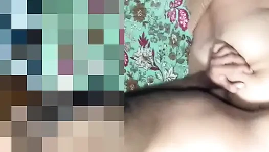 Palla che sbatte le tette oscillante cazzo duro