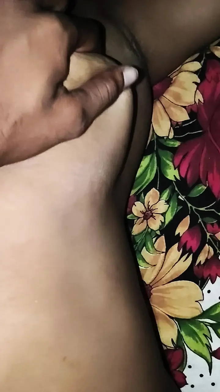 脱掉德西嫂子的衣服，裸体性交