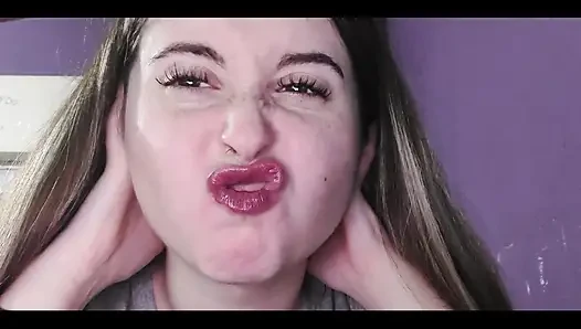 Evden ayrılmadan önce pembe ruj