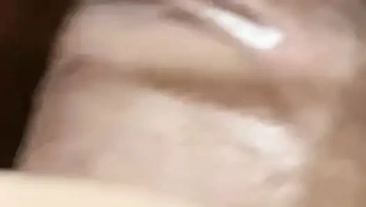 Arkadaşımın karısını sessizce onun içinde sikiyorum